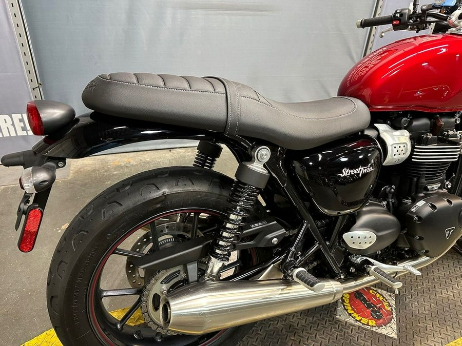 2018 Triumph Street Twin Cranberry Red