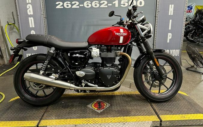 2018 Triumph Street Twin Cranberry Red