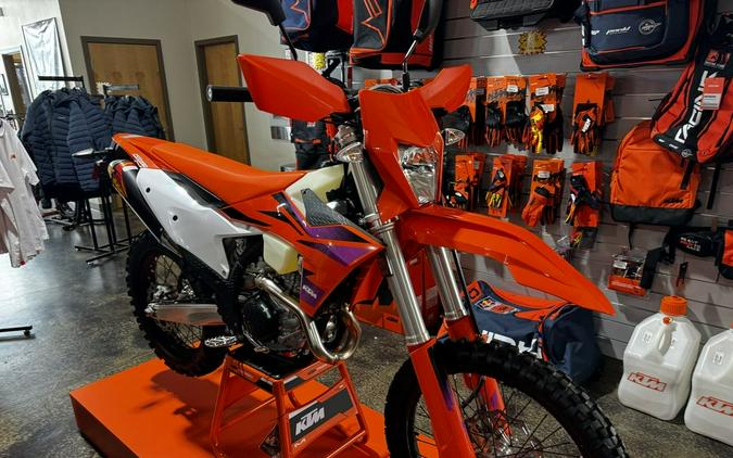 2024 KTM 500 EXC-F Six Days First Look [Fast Facts]