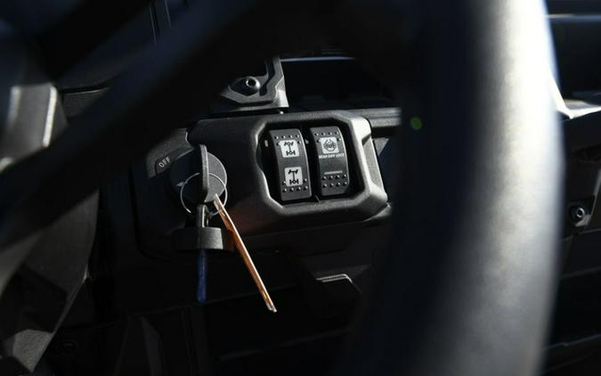 2025 Can-Am Defender MAX DPS HD10