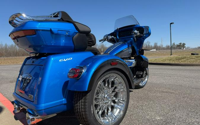 2026 Harley-Davidson® CVO Street Glide 3 Limited Electric Coast CVO Two-Tone