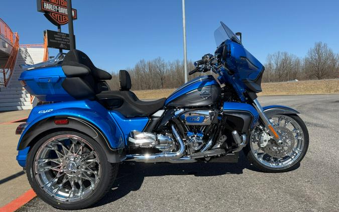 2026 Harley-Davidson® CVO Street Glide 3 Limited Electric Coast CVO Two-Tone