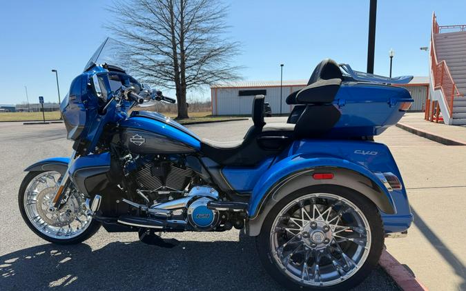 2026 Harley-Davidson® CVO Street Glide 3 Limited Electric Coast CVO Two-Tone