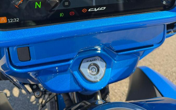 2026 Harley-Davidson® CVO Street Glide 3 Limited Electric Coast CVO Two-Tone