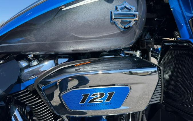 2026 Harley-Davidson® CVO Street Glide 3 Limited Electric Coast CVO Two-Tone