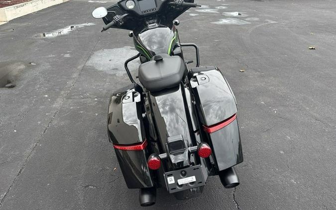 2026 Indian Chieftain Powerplus Dark Horse Signature Series Abyss Metallic / Cypher Gr