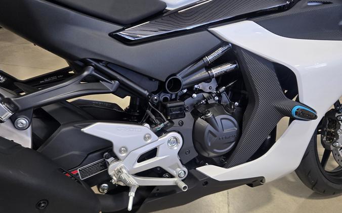 2024 CFMOTO 450SS Nebula White