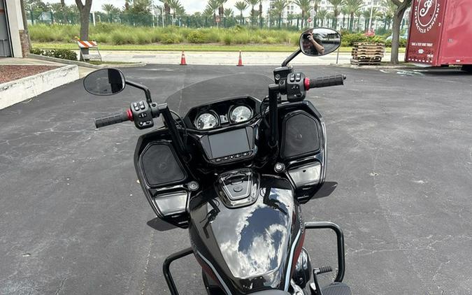 2026 Indian Challenger Dark Horse Signature Series Abyss Metallic / Red Allert