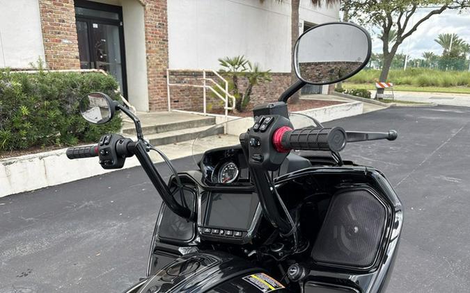 2026 Indian Challenger Dark Horse Signature Series Abyss Metallic / Red Allert