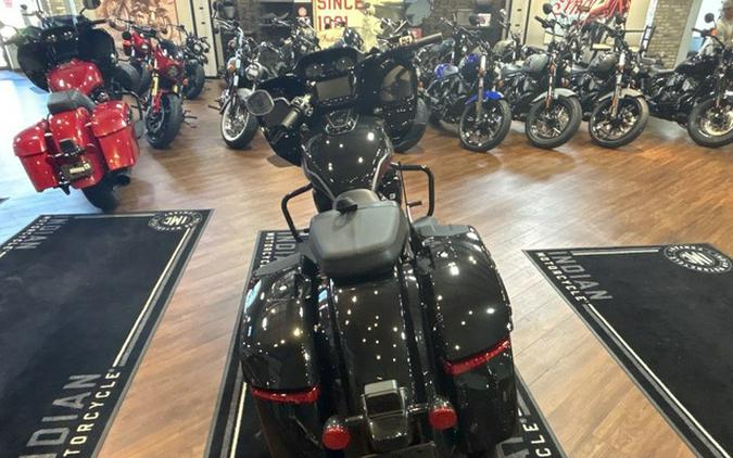2026 Indian Challenger Dark Horse Signature Series Abyss Metallic / Red Allert