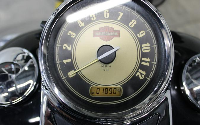 2009 Harley-Davidson® FLSTC - Heritage Softail®