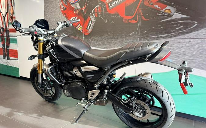 2024 Triumph Speed 400 Phantom Black / Storm Grey Phantom Black Silver Ice
