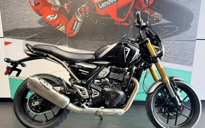 2024 Triumph Speed 400 Phantom Black / Storm Grey Phantom Black Silver Ice