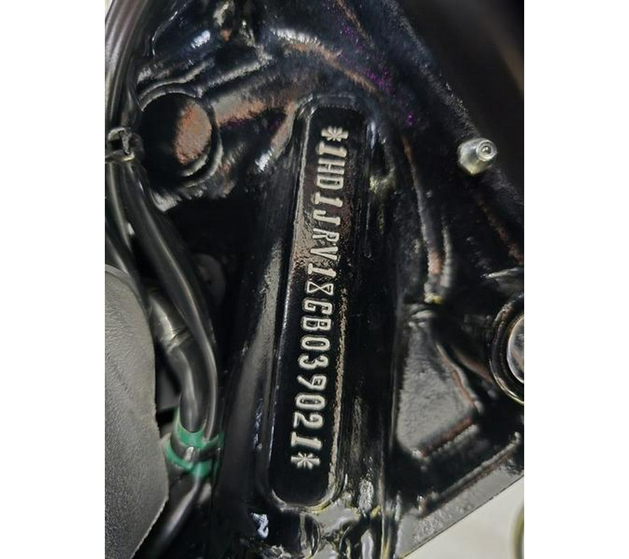 2016 Harley-Davidson® FLS - Softail Slim®