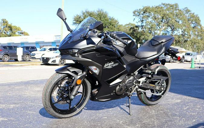 2026 Kawasaki Ninja 500 Base Base