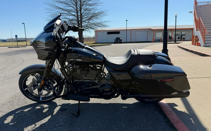 2026 Harley-Davidson® Street Glide® Vivid Black Black Trim