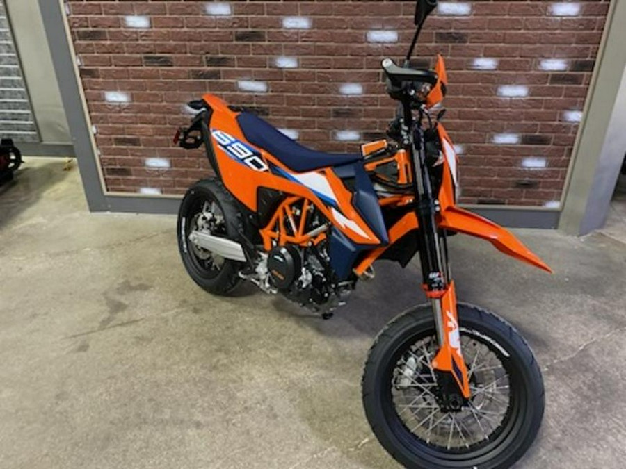 2024 KTM 690 SMC R