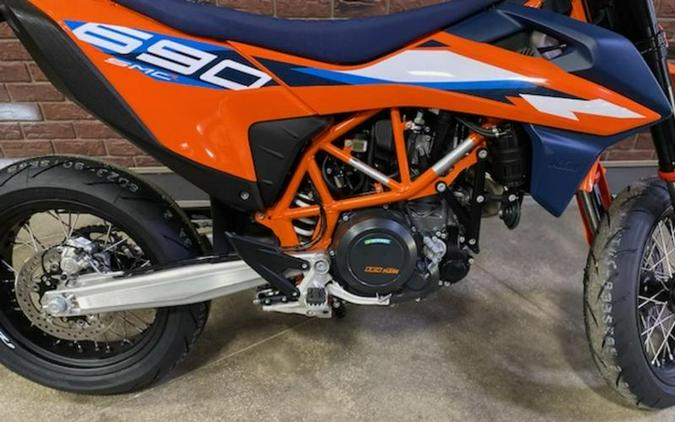 2024 KTM 690 SMC R