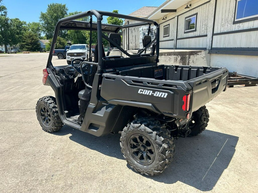 2024 Can-Am™ Defender DPS HD9