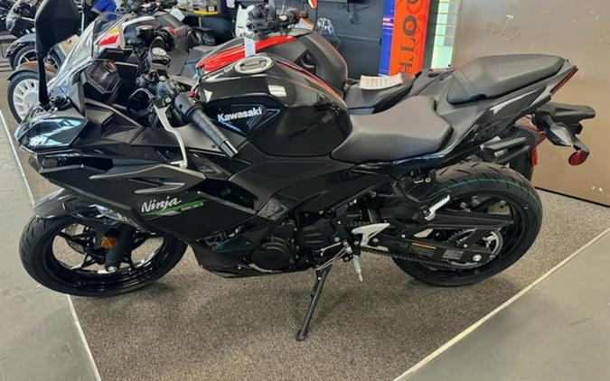 2024 Kawasaki Ninja 500 Base