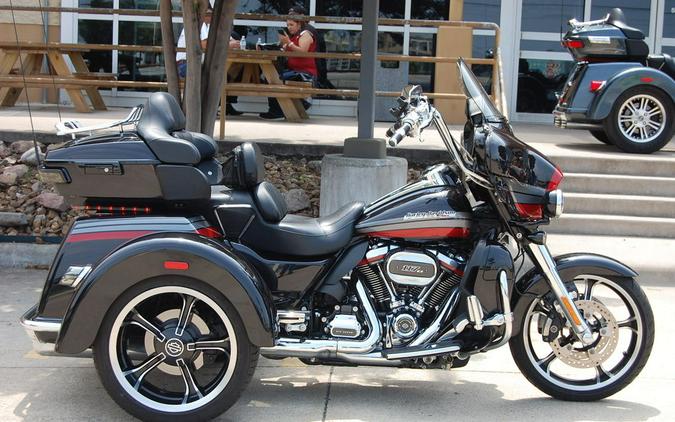 2020 Harley-Davidson® FLHTCUTGSE - CVO™ Tri Glide®