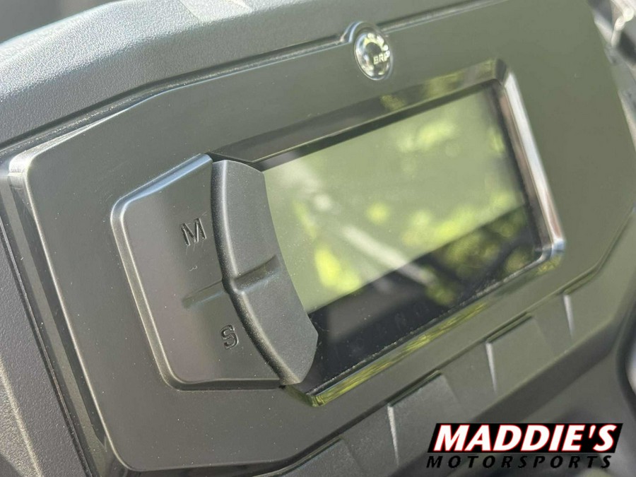 2025 Can-Am Defender DPS HD9