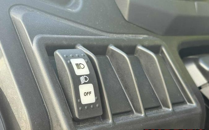 2025 Can-Am Defender DPS HD9