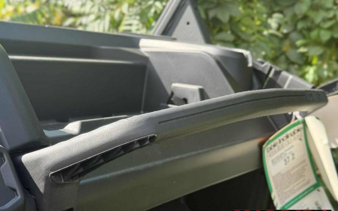 2025 Can-Am Defender DPS HD9