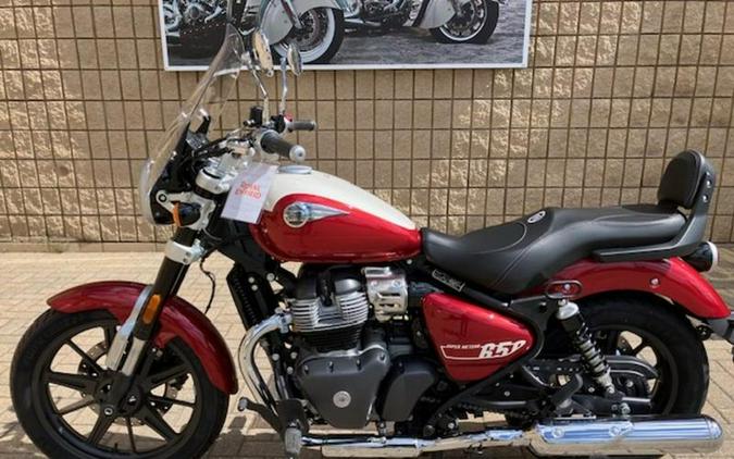 2024 Royal Enfield Super Meteor 650 Celestial Red