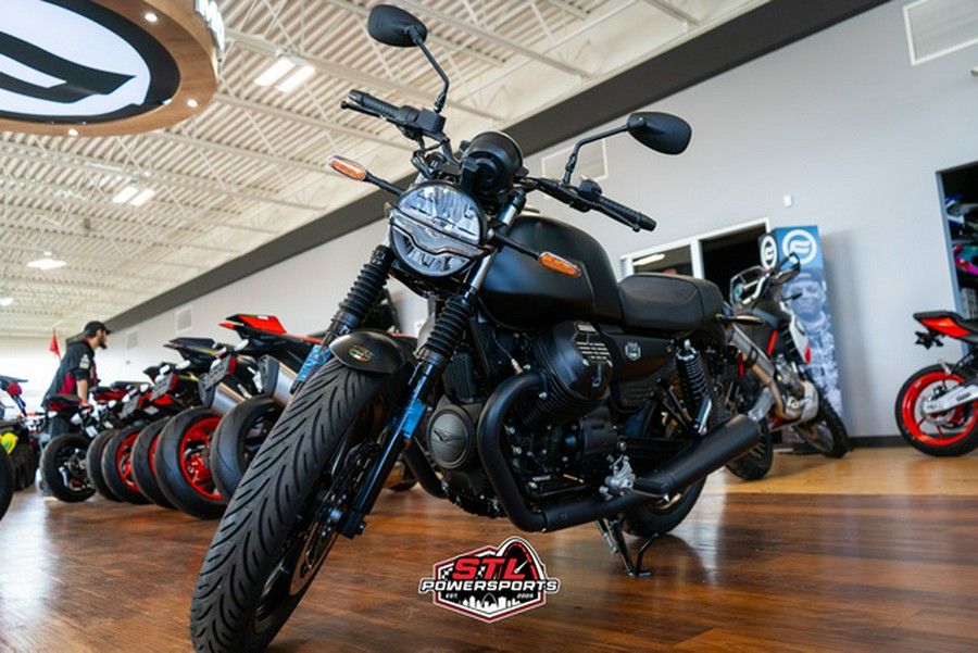 2026 Moto Guzzi V7 Stone - NERO RUVIDO