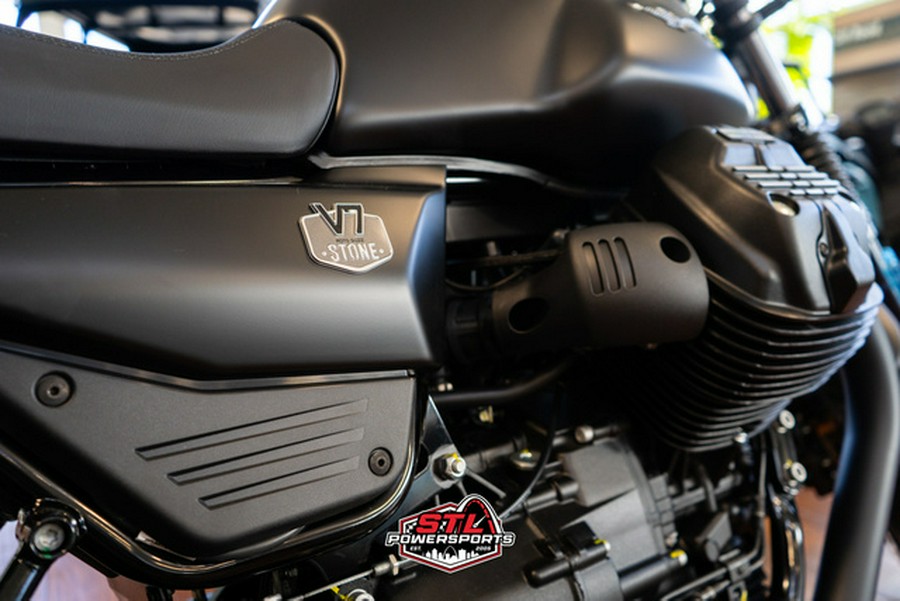 2026 Moto Guzzi V7 Stone - NERO RUVIDO