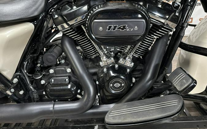 2022 Harley-Davidson® Street Glide® Special White Sand Pearl
