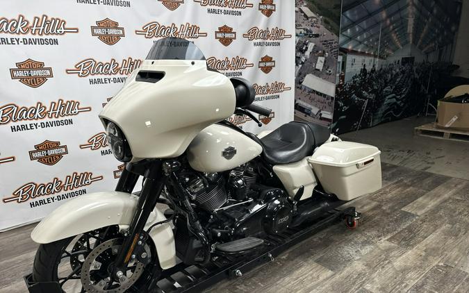 2022 Harley-Davidson® Street Glide® Special White Sand Pearl