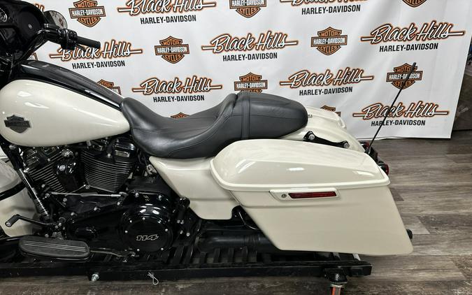 2022 Harley-Davidson® Street Glide® Special White Sand Pearl