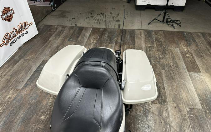 2022 Harley-Davidson® Street Glide® Special White Sand Pearl
