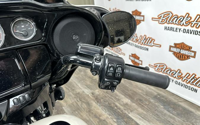 2022 Harley-Davidson® Street Glide® Special White Sand Pearl
