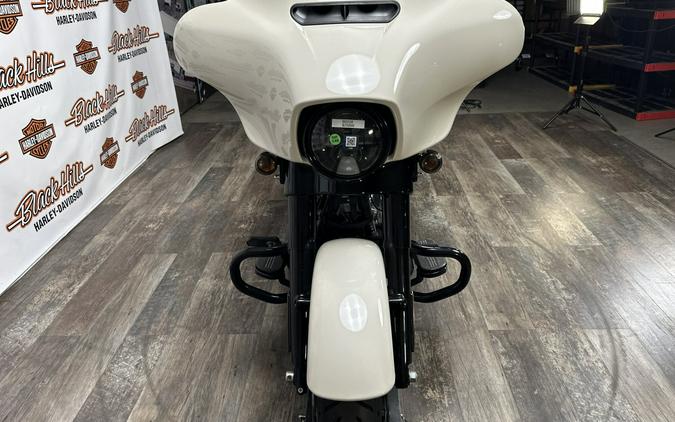 2022 Harley-Davidson® Street Glide® Special White Sand Pearl