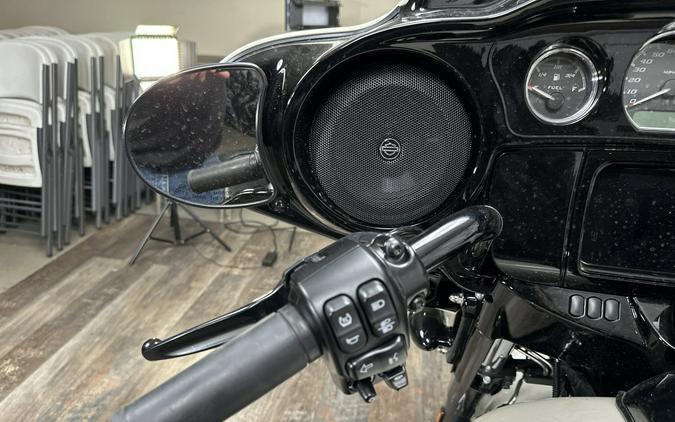 2022 Harley-Davidson® Street Glide® Special White Sand Pearl