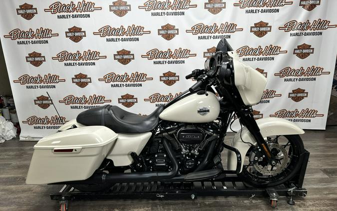 2022 Harley-Davidson® Street Glide® Special White Sand Pearl