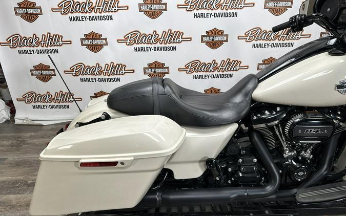 2022 Harley-Davidson® Street Glide® Special White Sand Pearl
