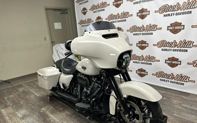 2022 Harley-Davidson® Street Glide® Special White Sand Pearl