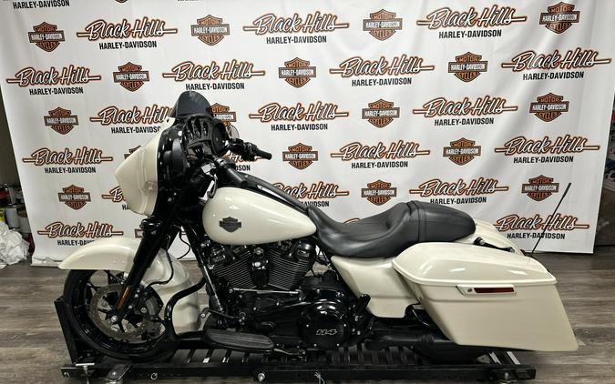 2022 Harley-Davidson® Street Glide® Special White Sand Pearl