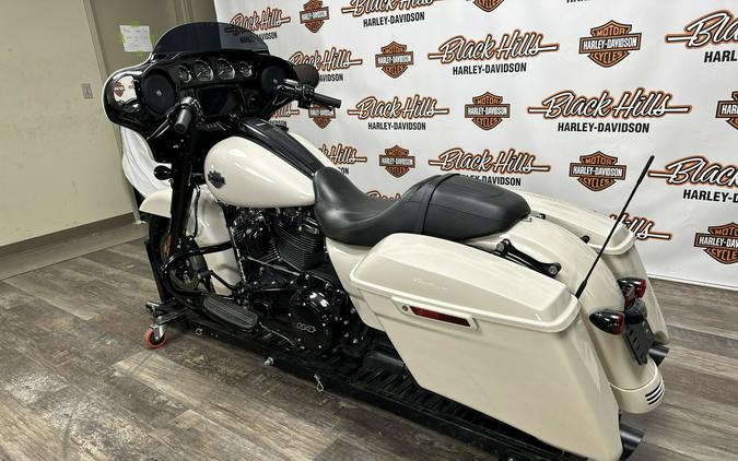 2022 Harley-Davidson® Street Glide® Special White Sand Pearl