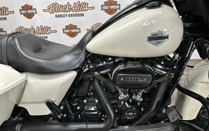 2022 Harley-Davidson® Street Glide® Special White Sand Pearl