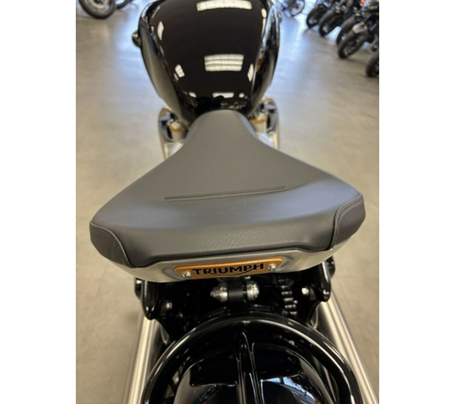 2026 Triumph Bonneville Bobber Jet Black