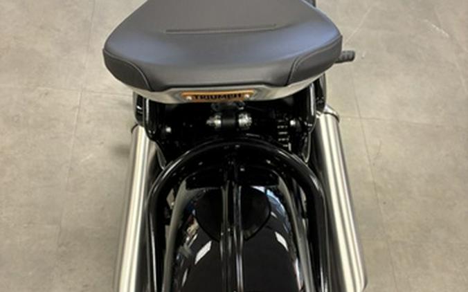 2026 Triumph Bonneville Bobber Jet Black