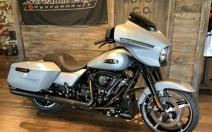 Harley-Davidson Street Glide® 2024 FLHX T23-24 Atlas Silver Metallic - Black Finish