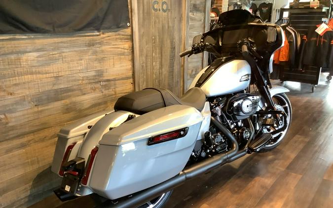 Harley-Davidson Street Glide® 2024 FLHX T23-24 Atlas Silver Metallic - Black Finish