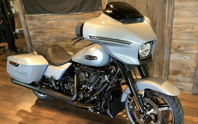 Harley-Davidson Street Glide® 2024 FLHX T23-24 Atlas Silver Metallic - Black Finish