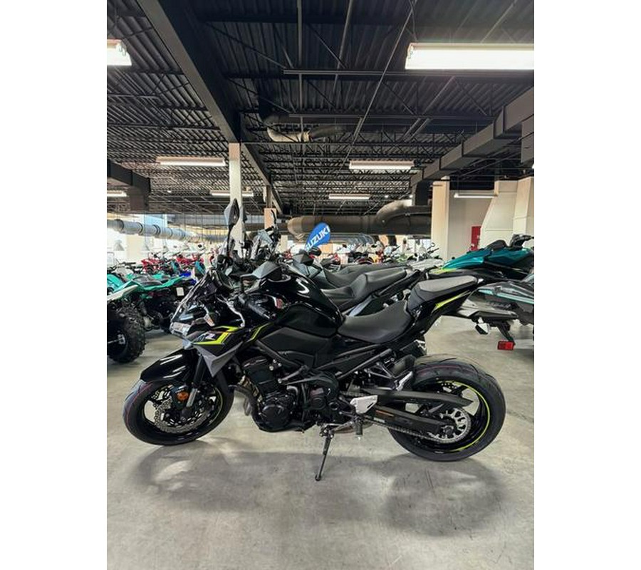 2024 Kawasaki Z900 ABS Metallic Spark Black/Metallic Matte Dark Gray